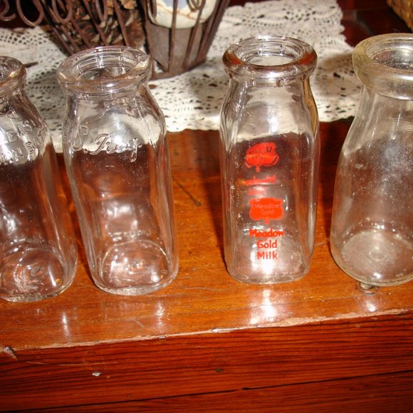 Bundle of 4 Vintage Half Pint Clear Glass Bottles No Lid - Meadow Gold Milk Plus - Picture 10 of 11